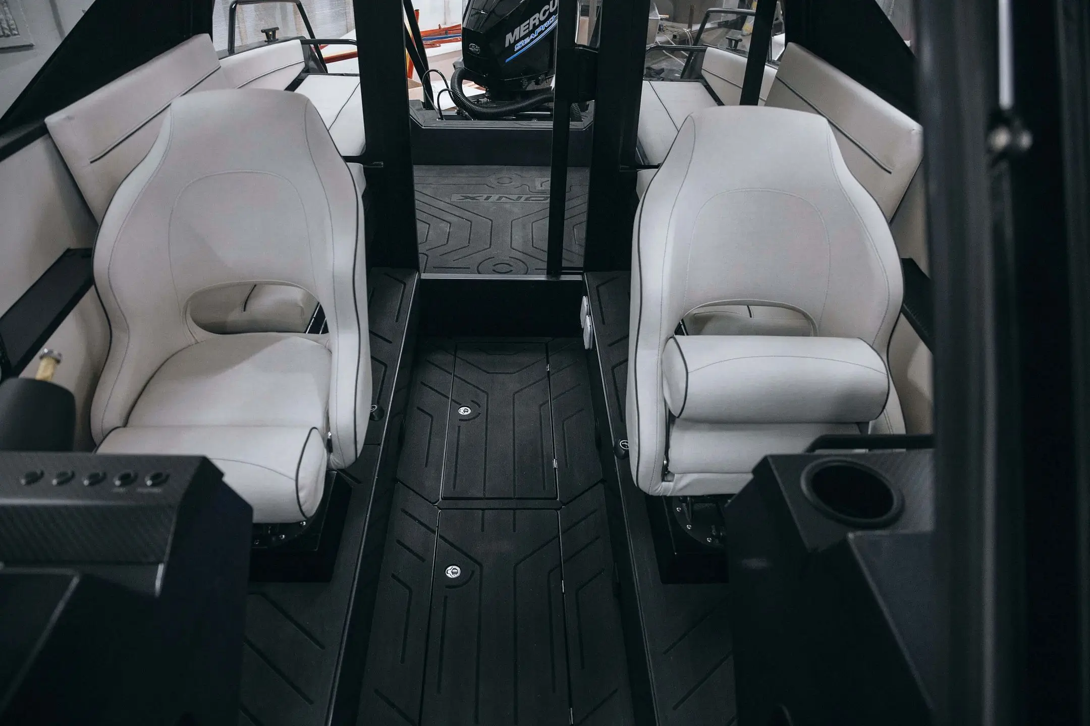 ONIX 680 Cabin — интерьер