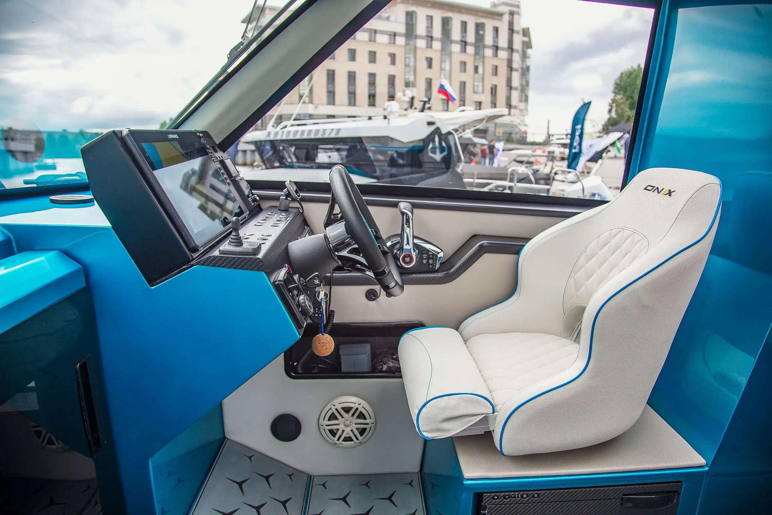 ONIX 850 Cruiser — интерьер
