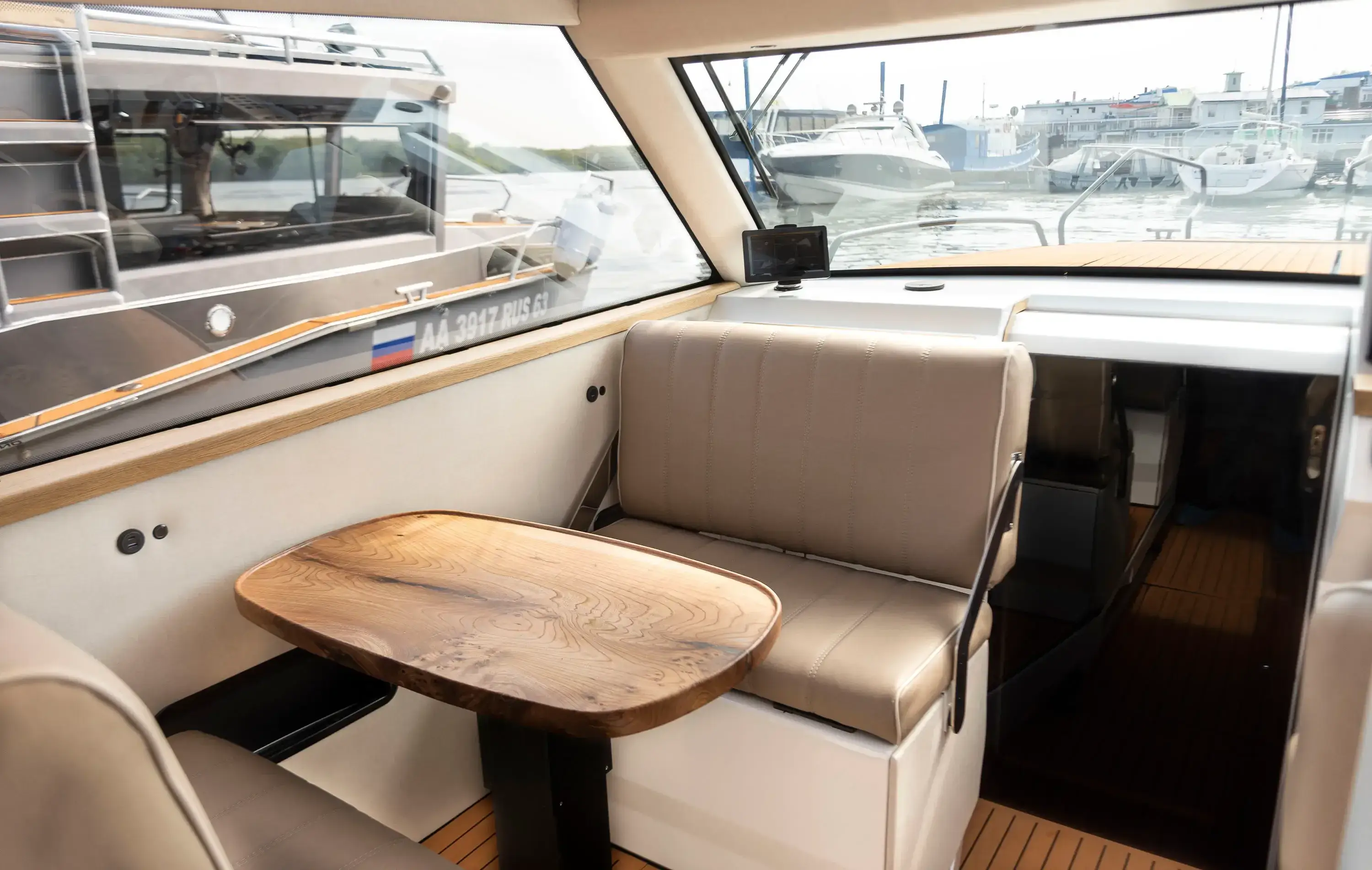 ONIX 850 Cruiser — интерьер