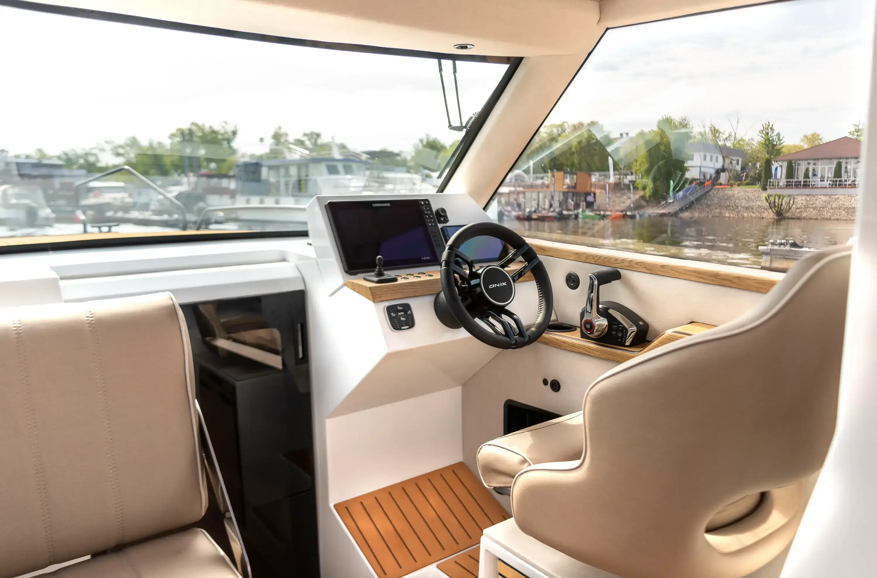 ONIX 850 Cruiser — интерьер