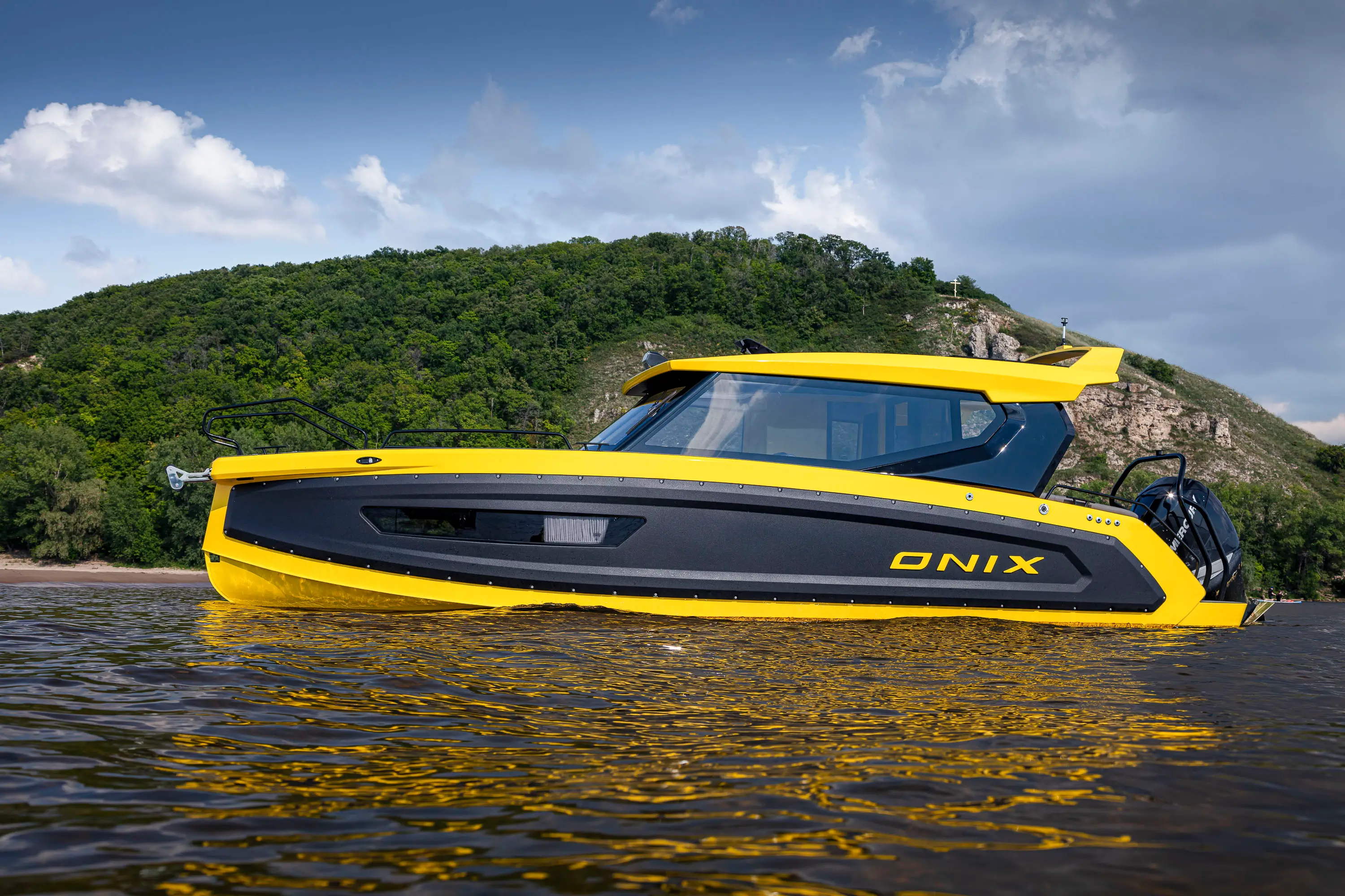 ONIX 850 Cruiser жёлтый — на ходу