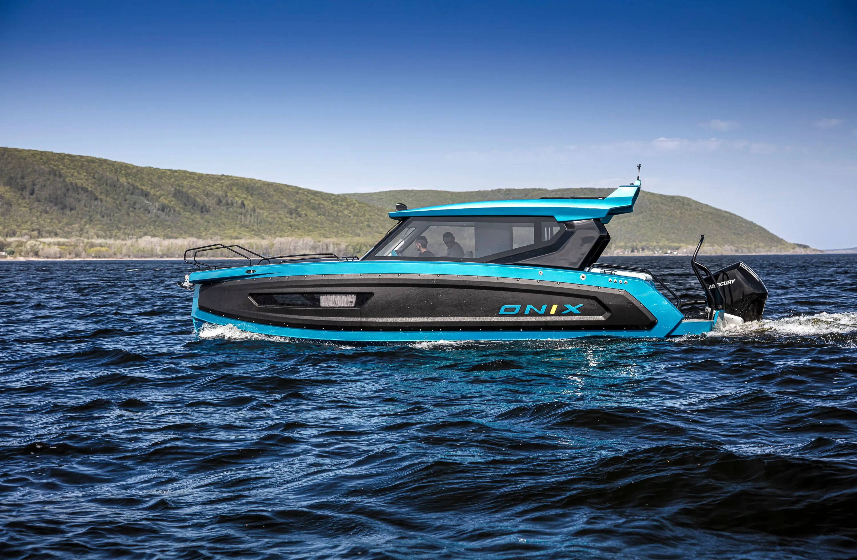 ONIX 850 Cruiser синий — вид с борта