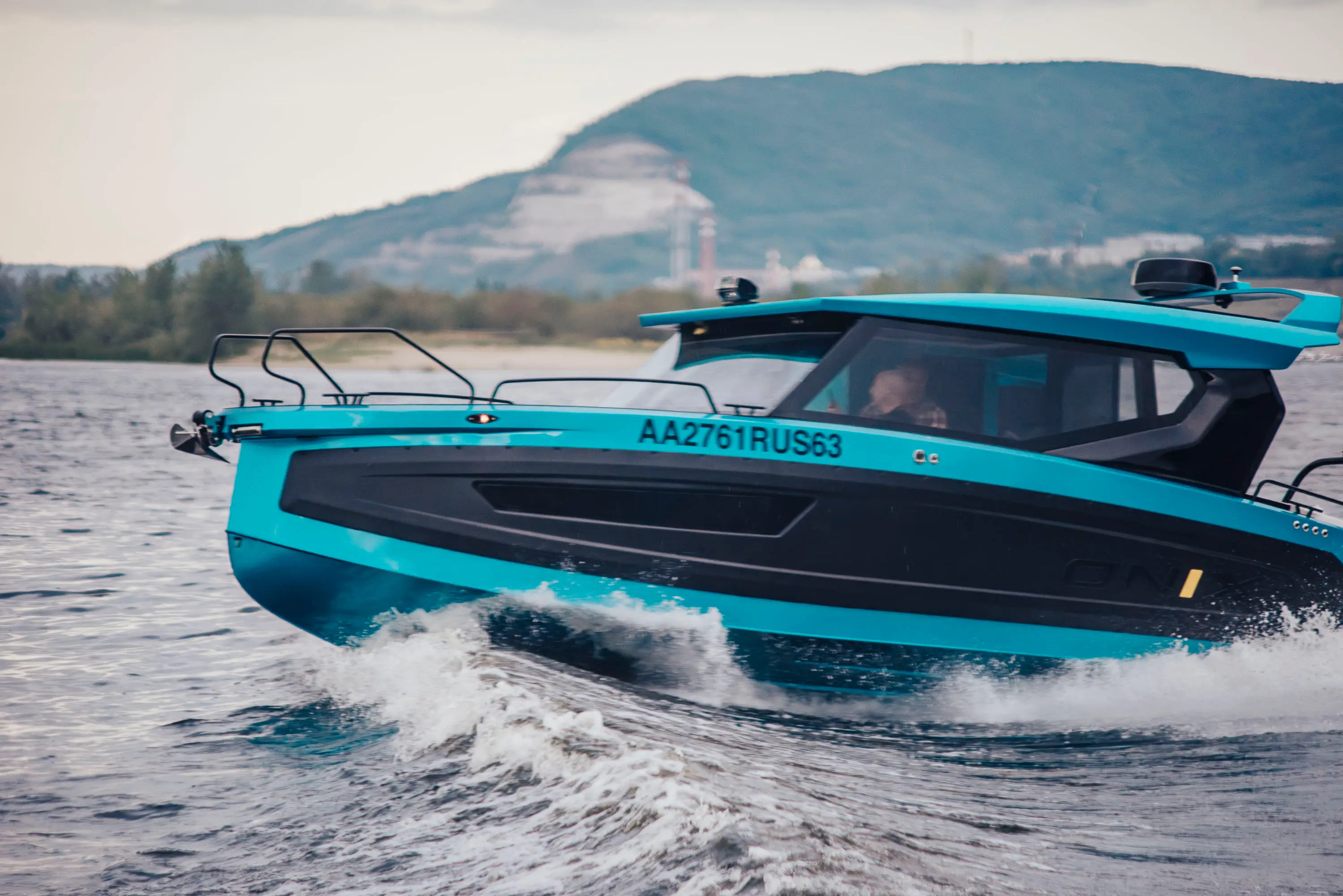 ONIX 850 Cruiser — панорамный вид с воды