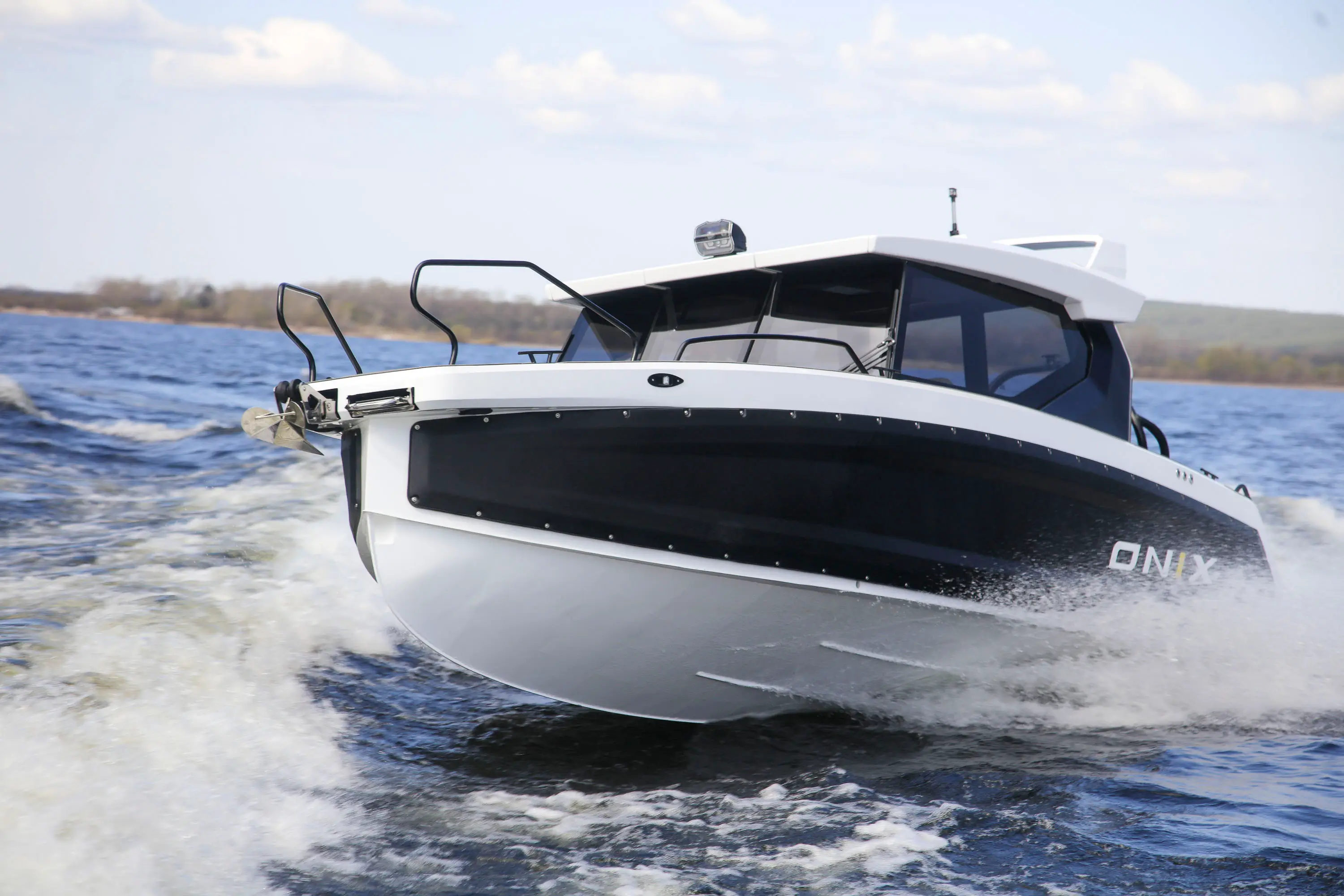 ONIX 680 Кабинный — фото 1