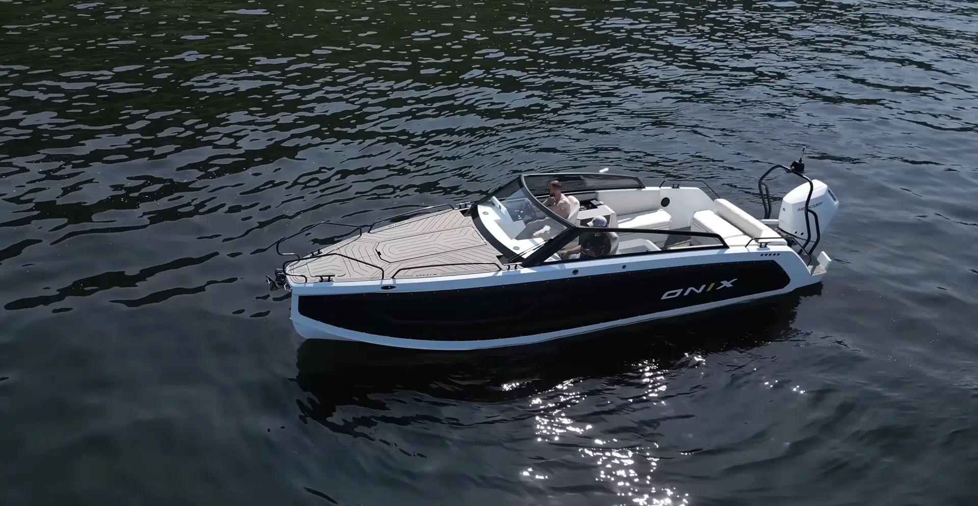 ONIX 850 Day Cruiser