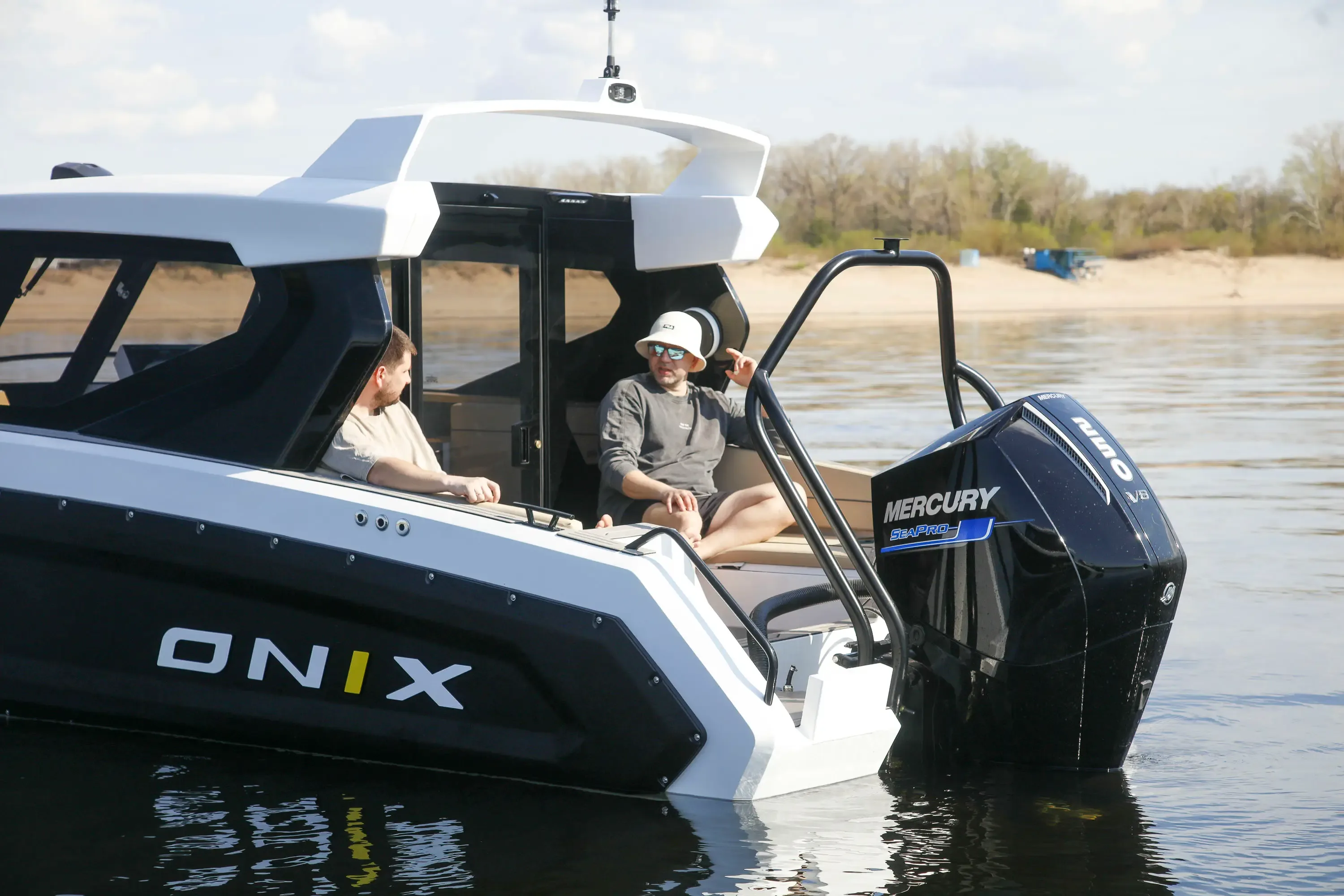 ONIX 680 Кабинный — спереди