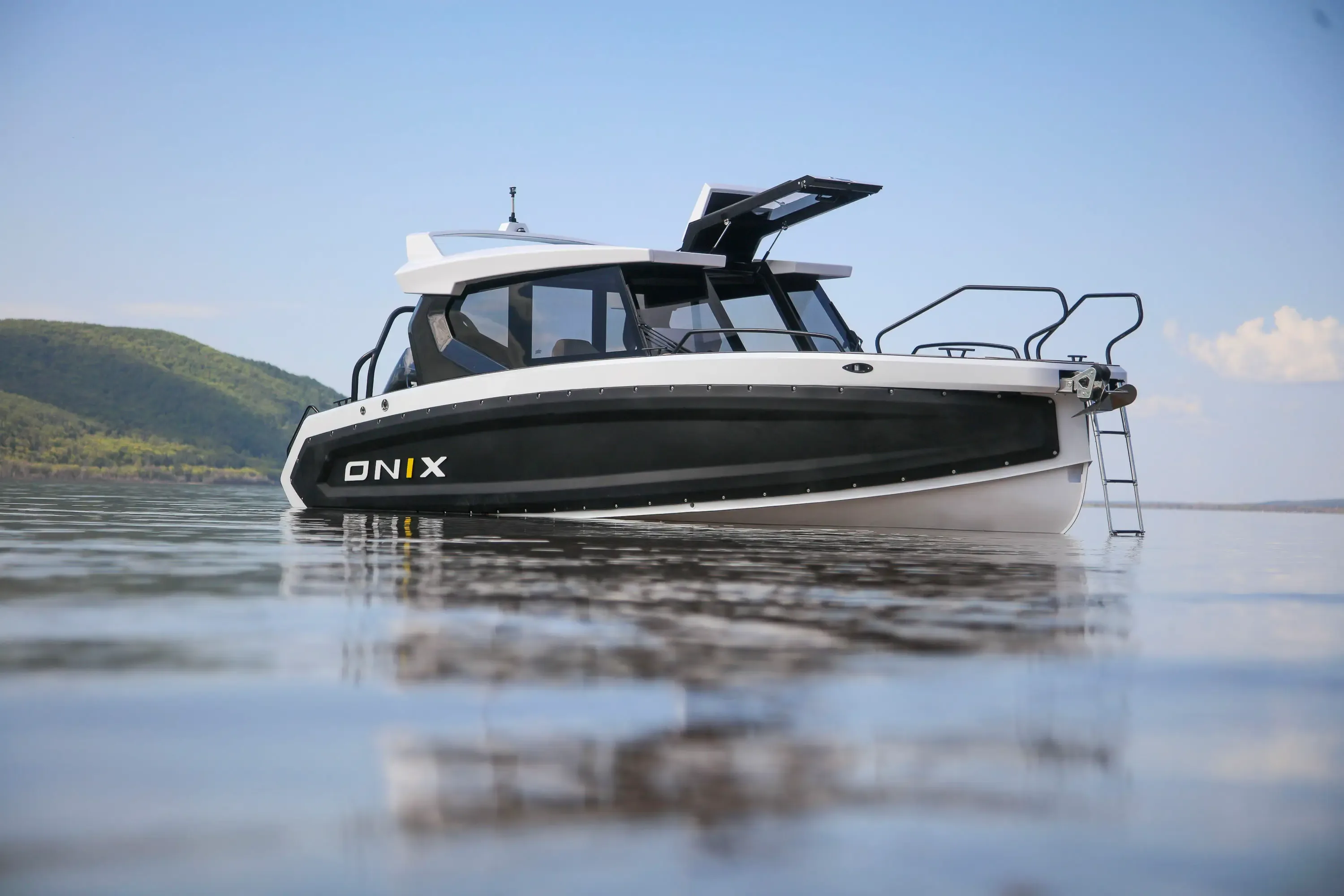 ONIX 680 Кабинный — вид сбоку