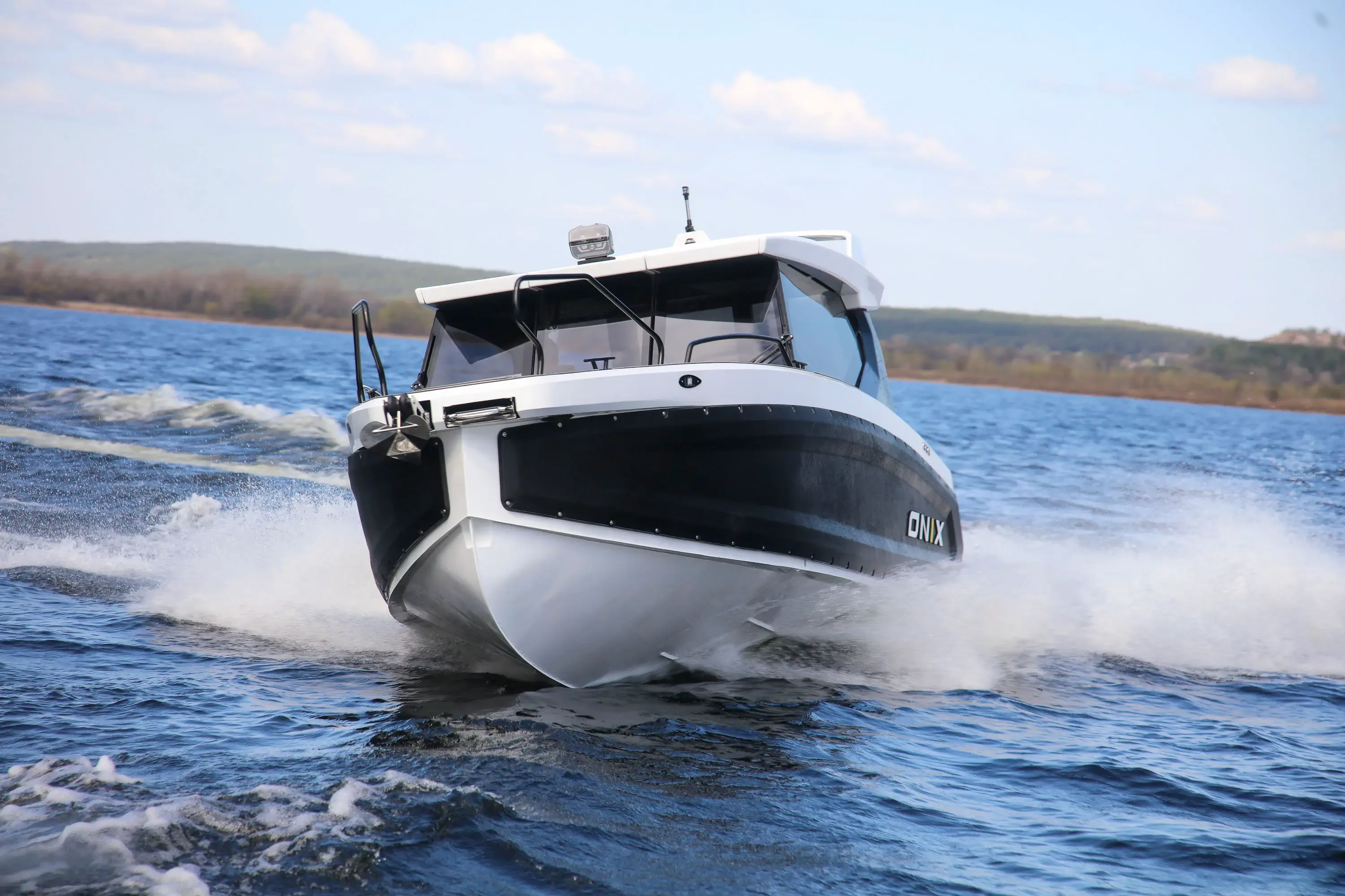 ONIX 680 Кабинный