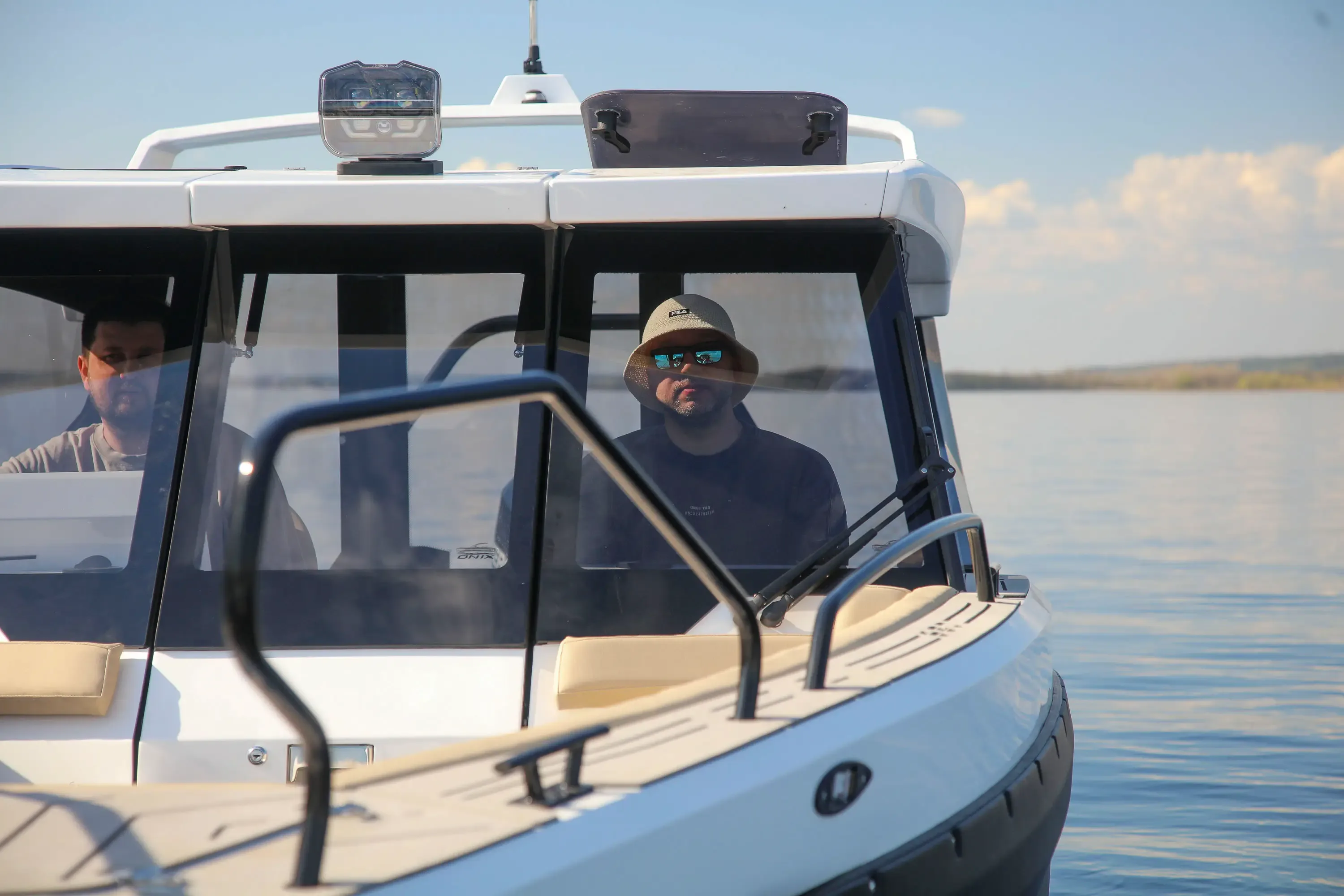 ONIX 680 Кабинный