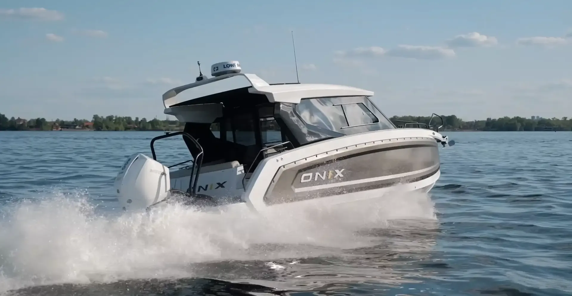 ONIX 850 Кабинный — три четверти