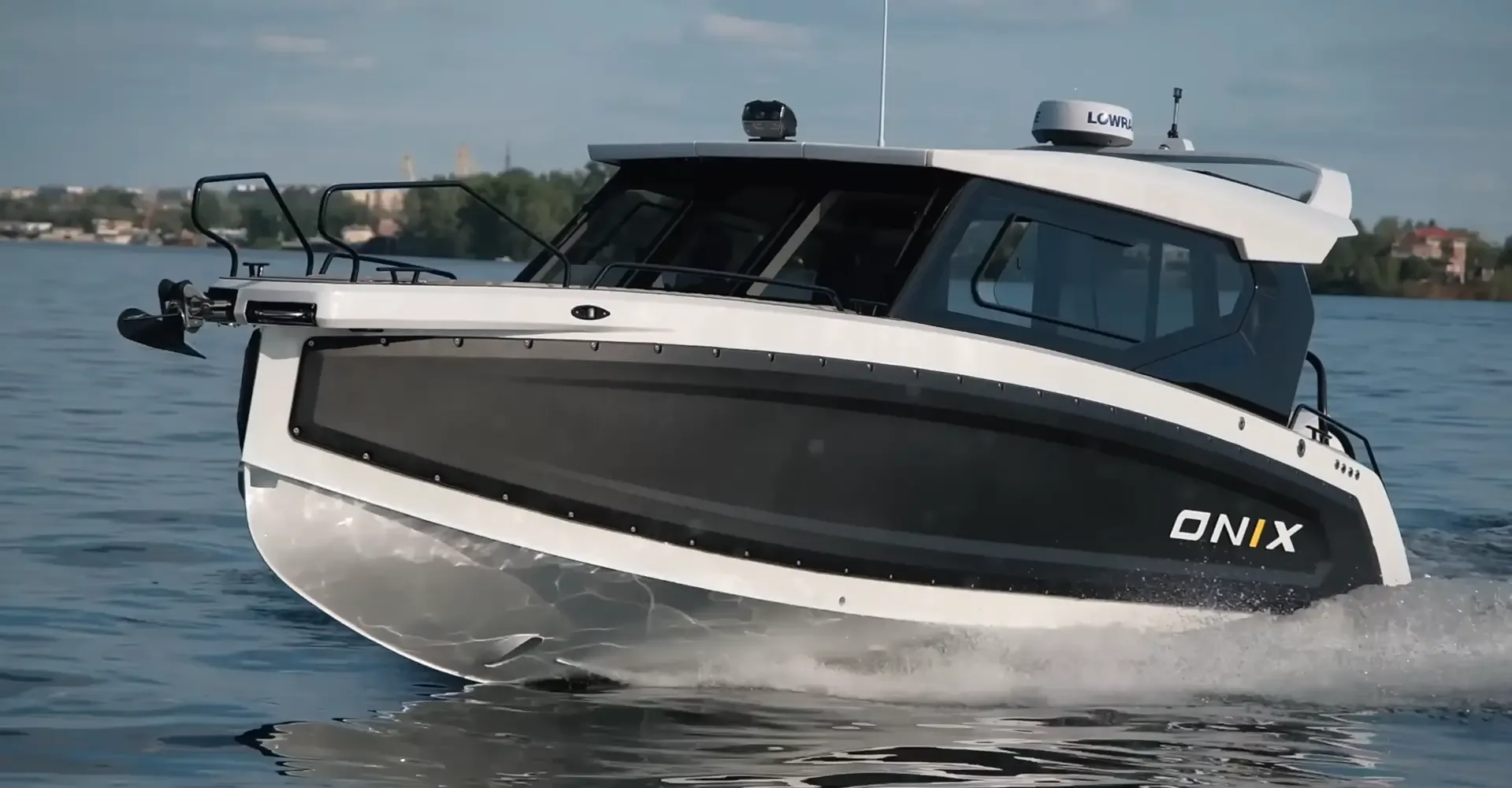 ONIX 850 Cross — три четверти