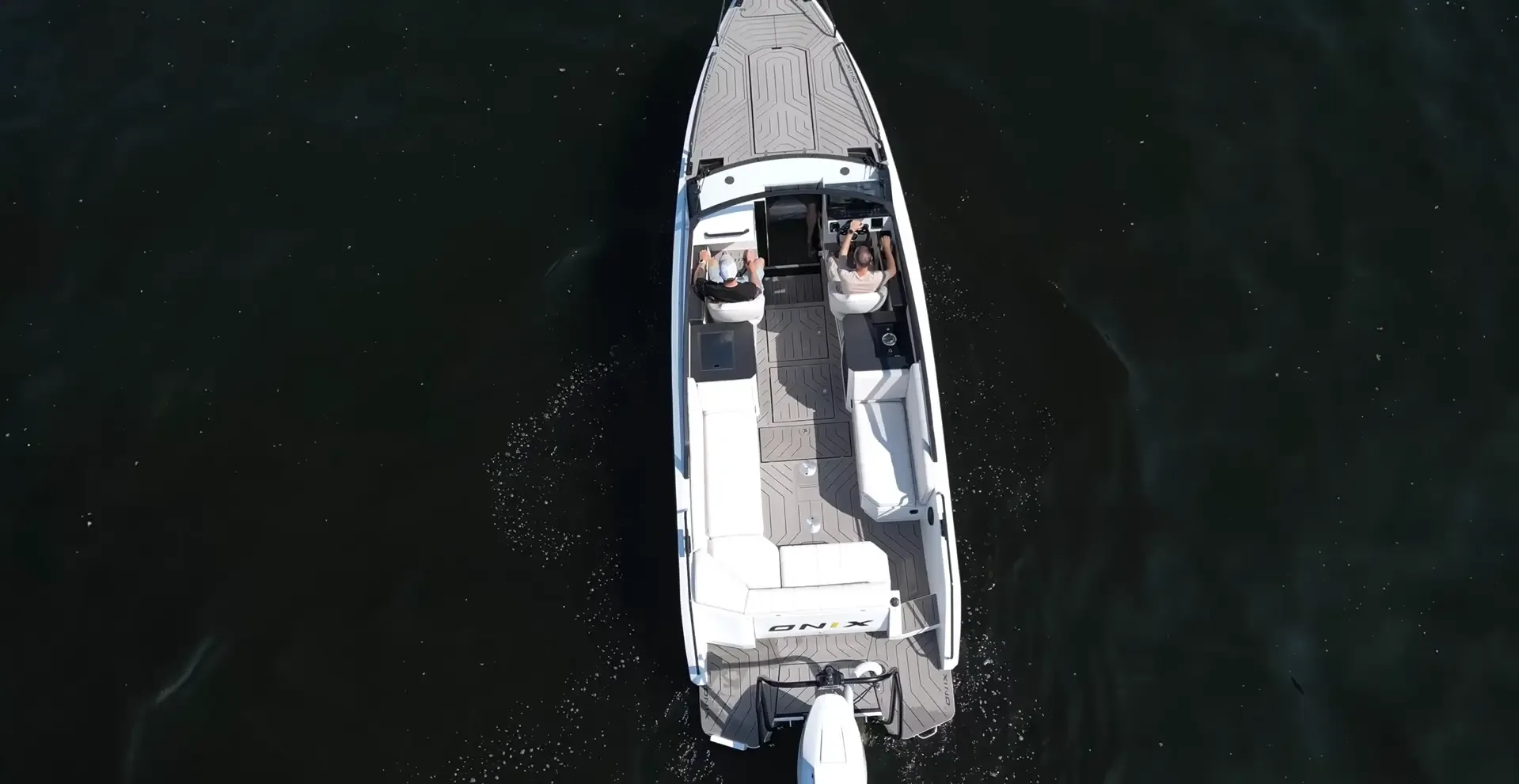 ONIX 850 Day Cruiser